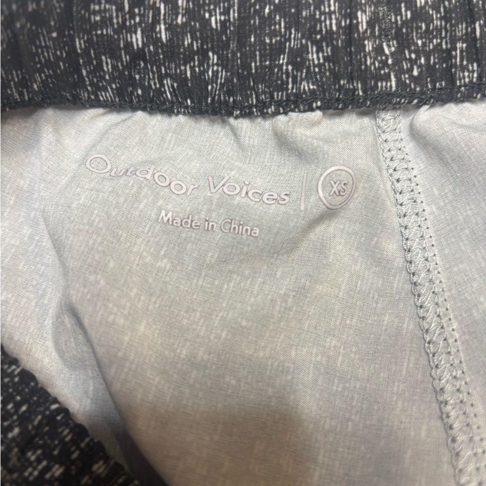 Cozy and versatile Outdoor Voices joggers in size XS - Picture 3 of 3